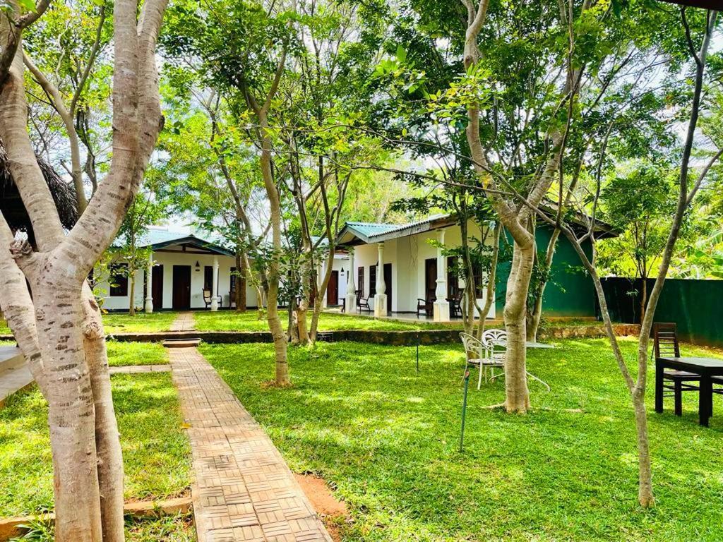 Kingfisher Resort Sigiriya Luaran gambar