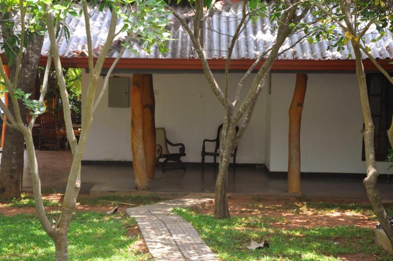 Kingfisher Resort Sigiriya Luaran gambar