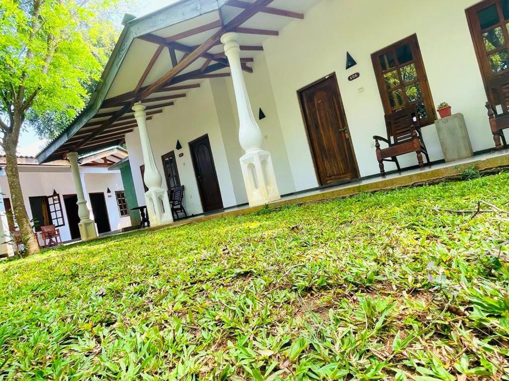 Kingfisher Resort Sigiriya Luaran gambar