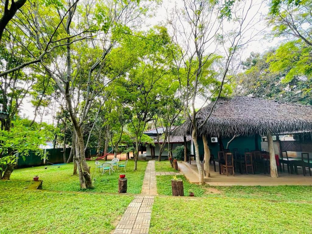 Kingfisher Resort Sigiriya Luaran gambar